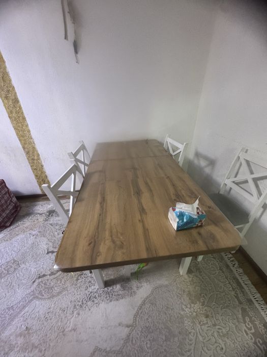 Обеденной стол для кухни