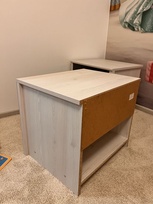 Set noptiere noptiera comoda culoare stejar alb si wenge