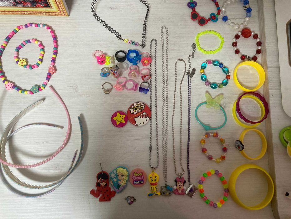 Диадеми, ластички, гривнички и др.