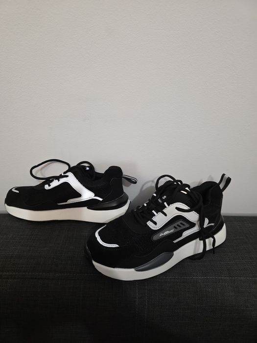 Bocanci stil adidas cu bombeu metalic