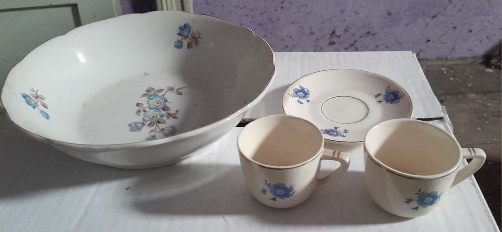 Set 2 farfurii ceramica si 2 cesti ceramica vechi