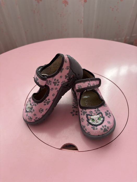 Буйки за прохождане и пантофи Колев и Колев