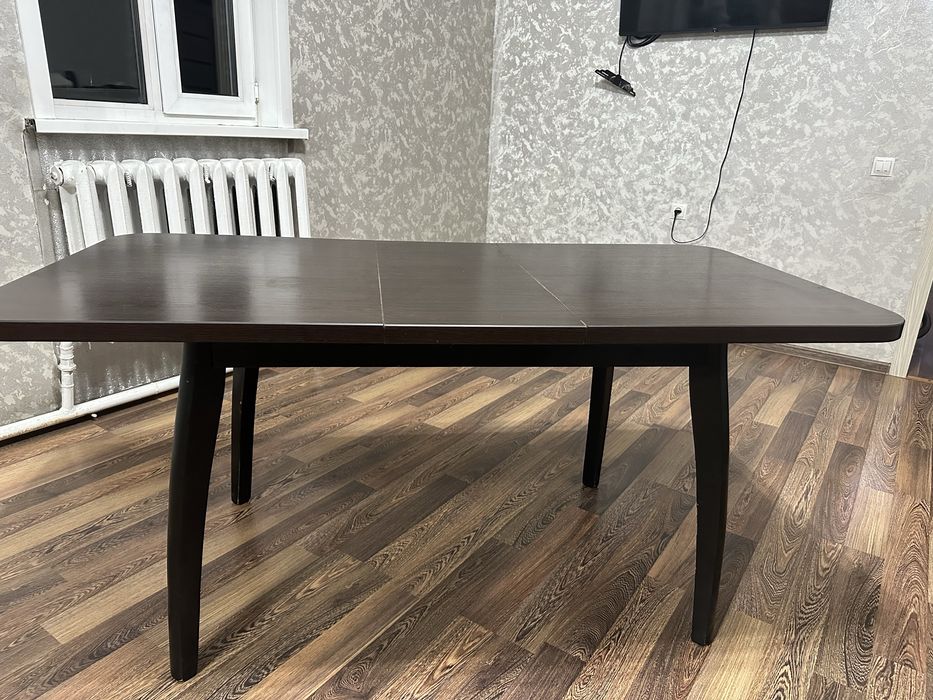 Продается стол и стулья