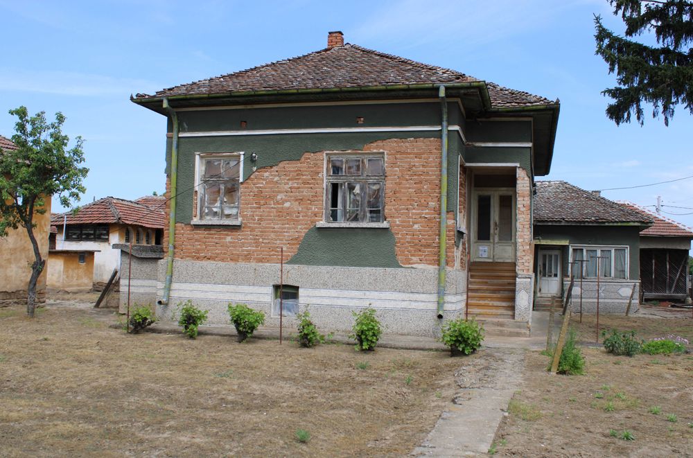 ПРОДАВА СЕ ПРОСТОРЕН ИМОТ БЛИЗО ДО ВИДИН!