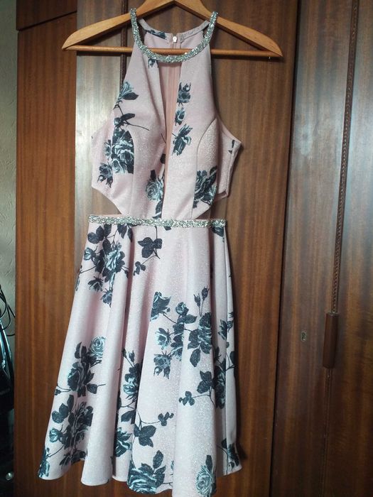 Чисто нова бална рокля