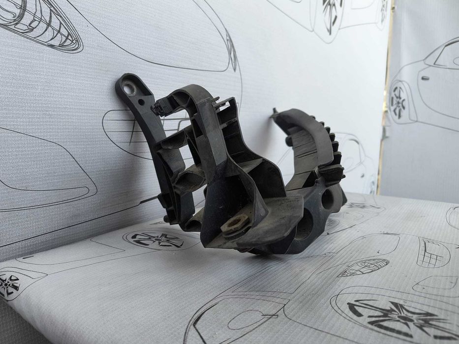 Suport Ghidaj Cadru Far Stanga Audi A4 B8 8K 2010 / 2008-2015 Cod OEM 8K0805607A (5B2)