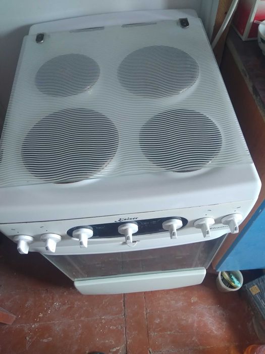 Продам электроплиту Кайзер в отличном состоянии