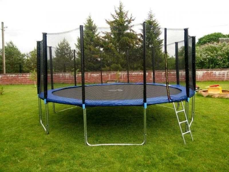 Батут 366 с защитной сеткой и лестницей