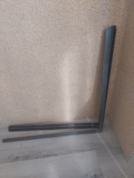 Продам уголок железный