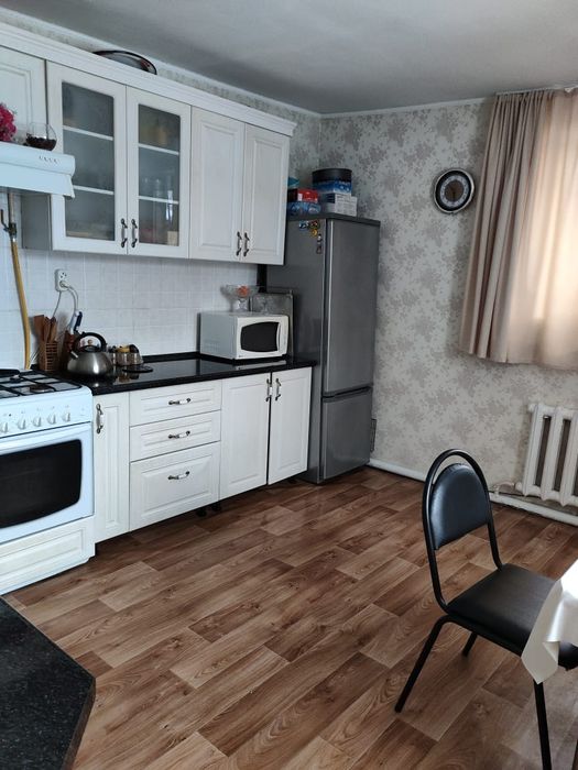 Продам двухэтажный благоустроенный дом в центре