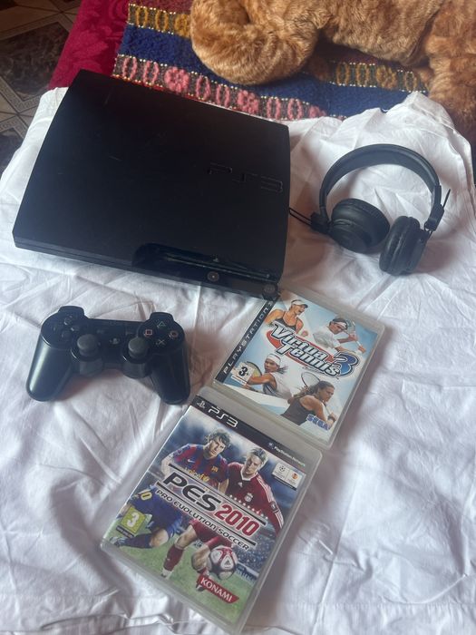 Consola PS3 stare buna de functionare,1maneta originala,2 jocuri.