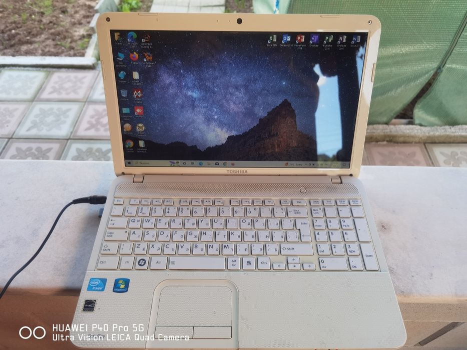 Лаптоп TOSHIBA...
