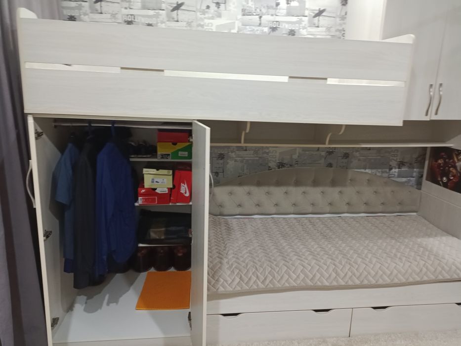 Продам спальный гарнитур в детскую