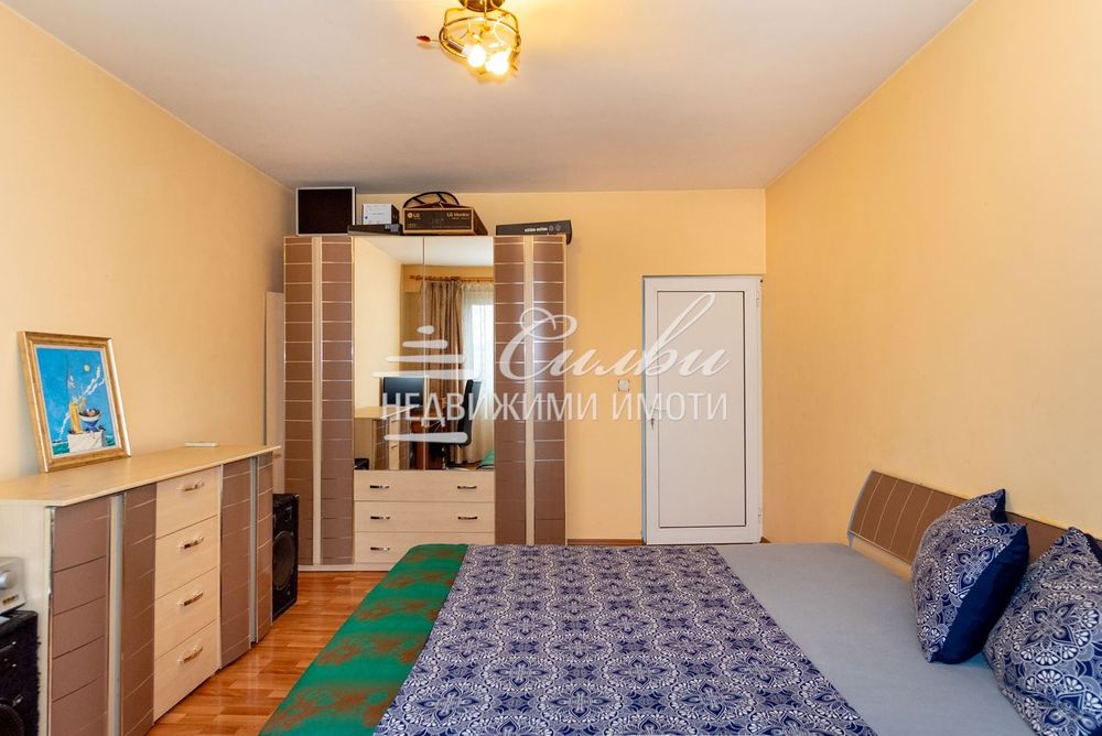 Четиристаен апартамент до училищата - кв.Добруджански!