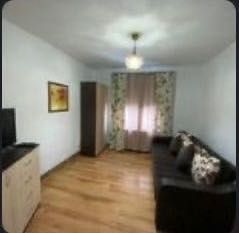 Apartament cu 3 camere de închiriat