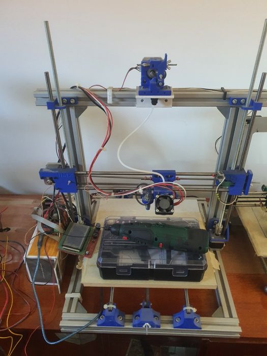 Vând printer 3d tarantula