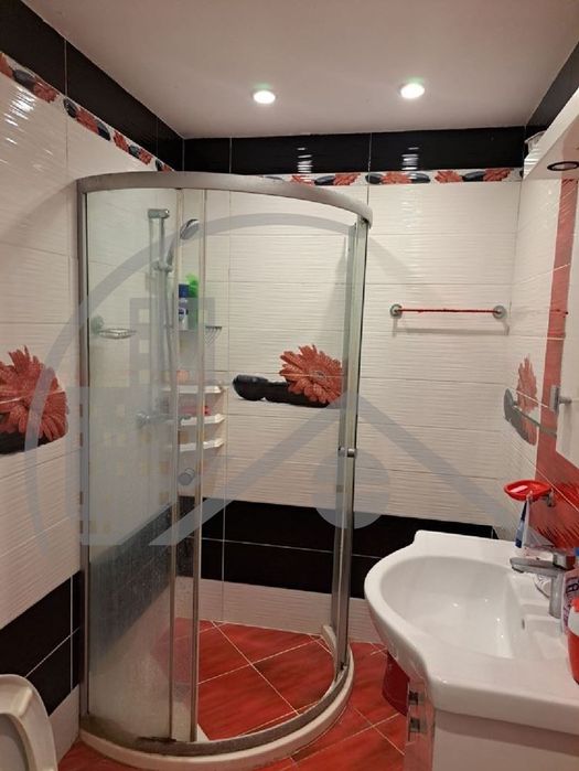 Продава се Четиристаен апартамент в Варна, Възраждане 1 - 94 кв.м за 2446 €/кв.м - Снимка #11