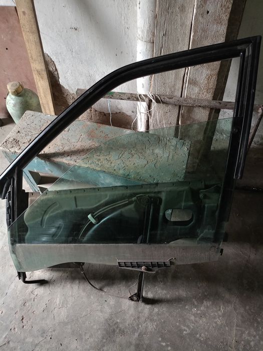 Продам дверь на ауди 80в3