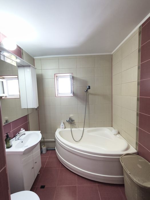 Apartament de închiriat 3 camere, zona Nord