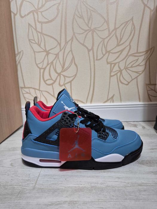 Jordan 4 Travis Scott