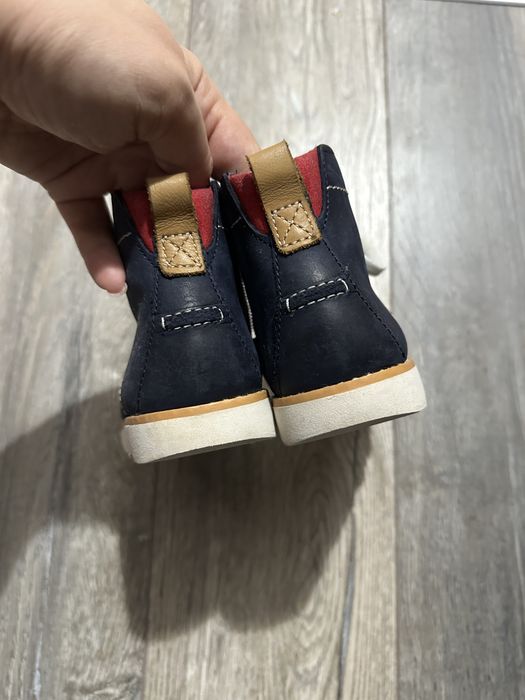 Ghete baietei Clarks