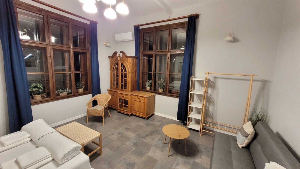 Дава се под наем Тристаен апартамент в Пловдив, Център - 130 кв.м за 670 € - Снимка #2