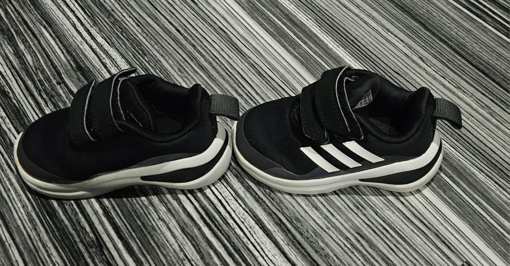 Incaltaminte adidas  marimea 20