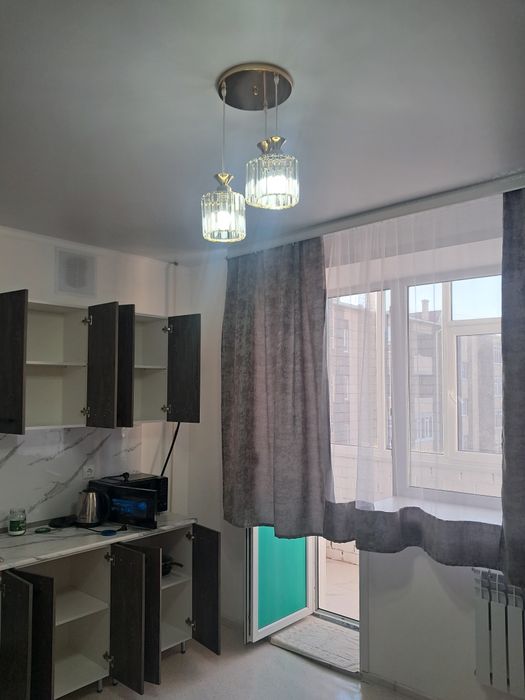 Продам 2 люстры красивая  компактная