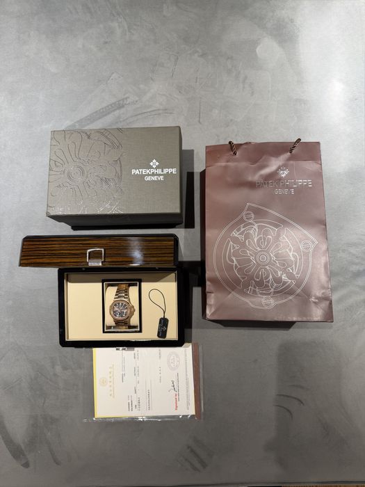 Patek Philippe Nautilus 5712-1R Rose Gold – Full Set – Nou