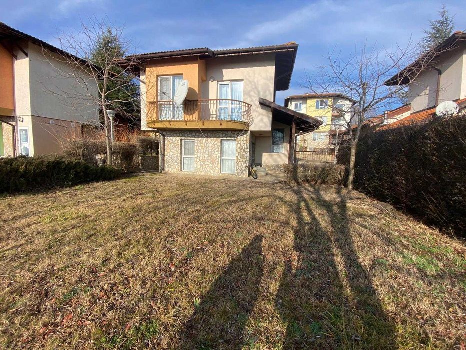 Обзаведена къща в затворен комплекс близо до Варна