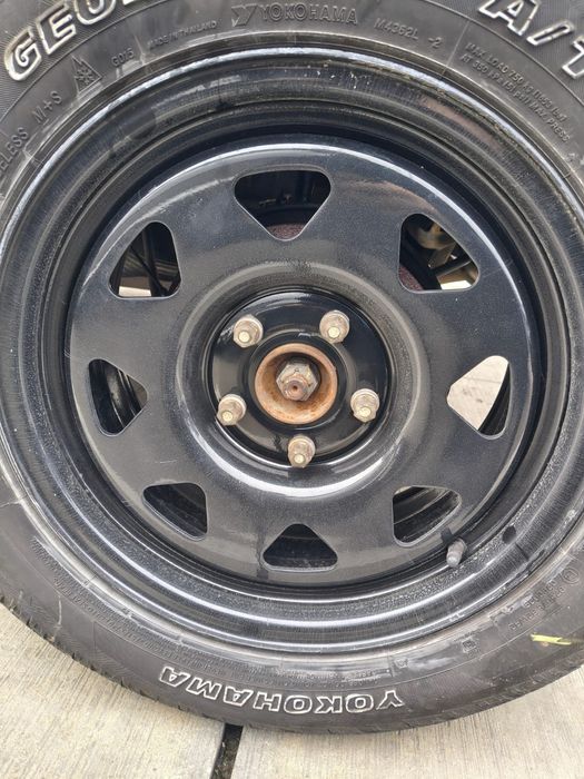 Capace Duster jante offroad negru lucios OE sau argintiu gri.