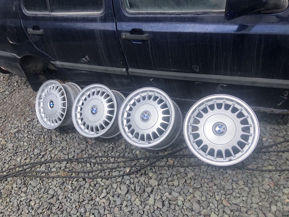 Отличный комплект дисков R15,для BMW E34.