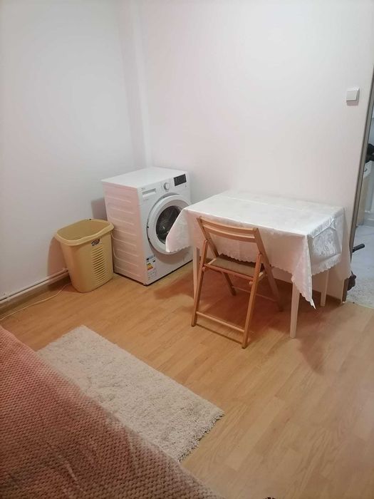 Inchiriez camera de camin Canta