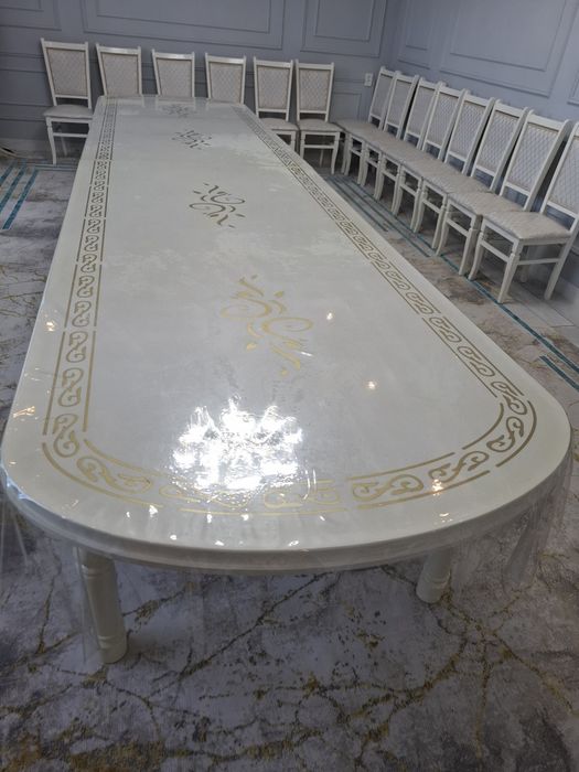 Столы со стульями в зал