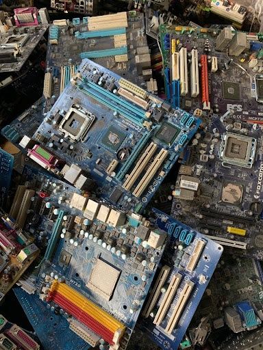 Прием материнских плат