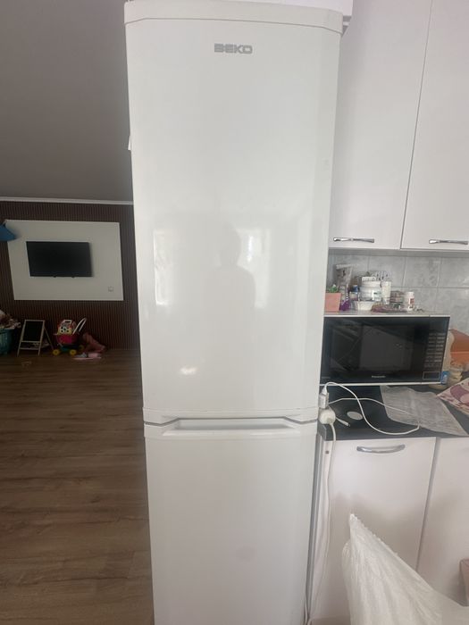 Продам холодильник Беко для запчастей