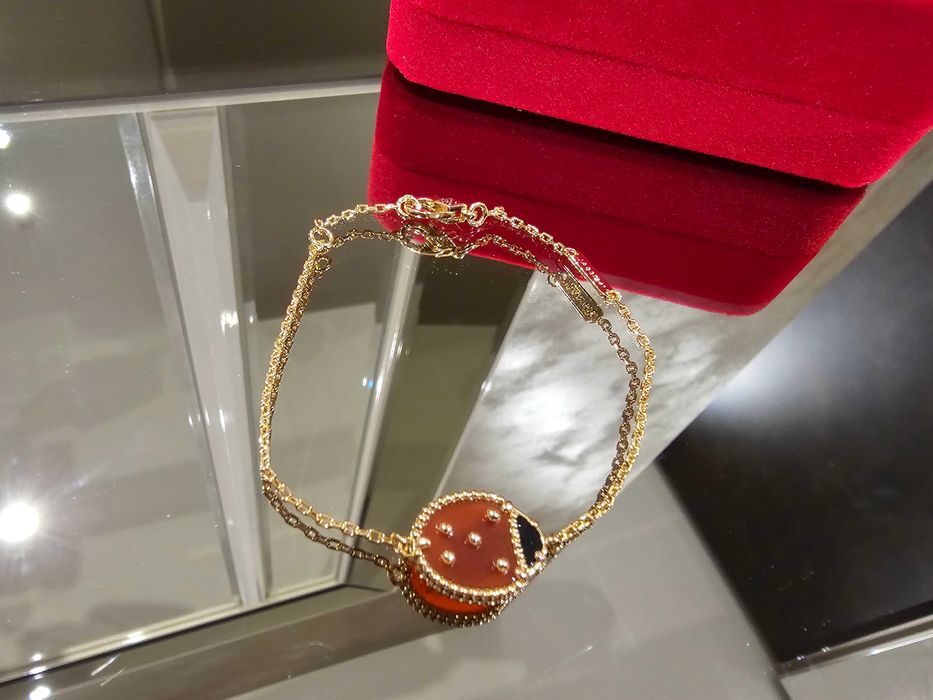 Van Cleef & Arpels VCA Rose Gold Lucky Spring Ladybug Дамска Гривна