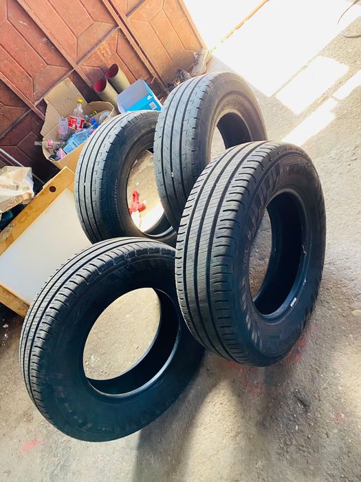 Anvelope 215/75/16c aproape noi