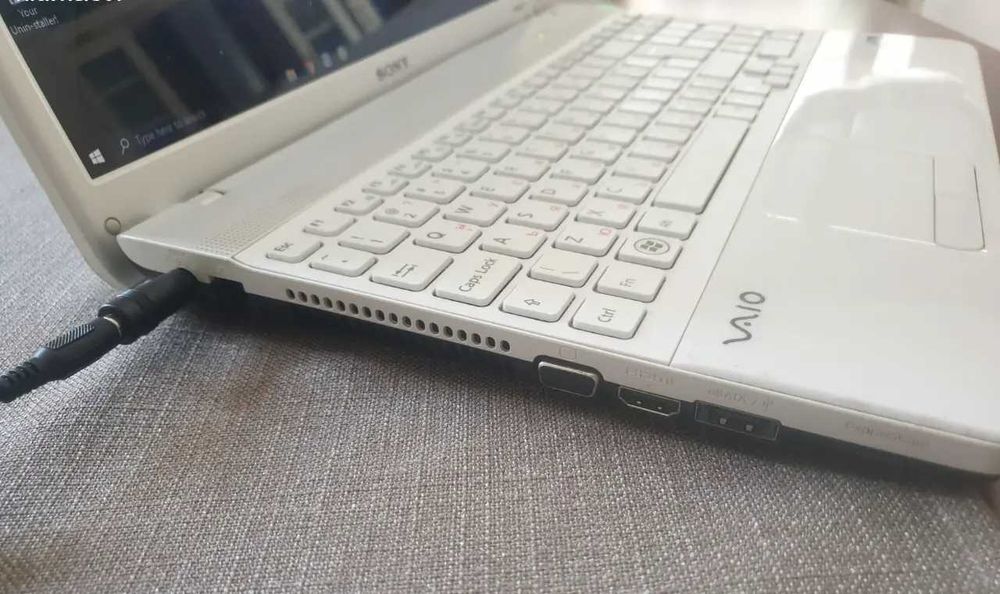 Лаптоп Sony VAIO VPC