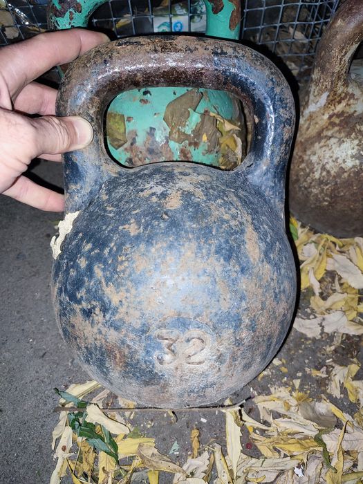 Гиря 32 кг и 16 кг..СССР.