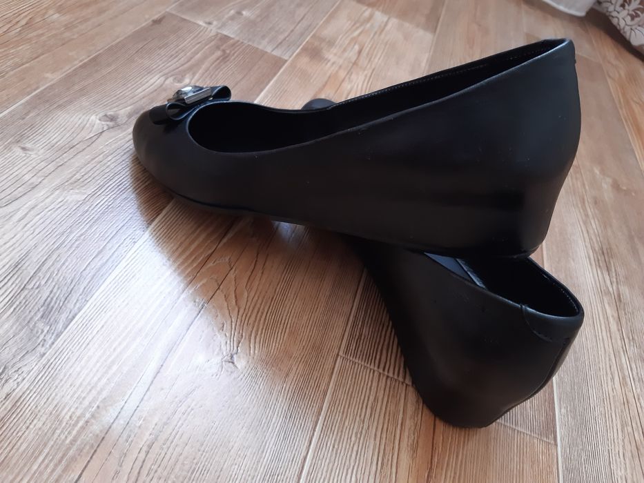 Продам женские туфли