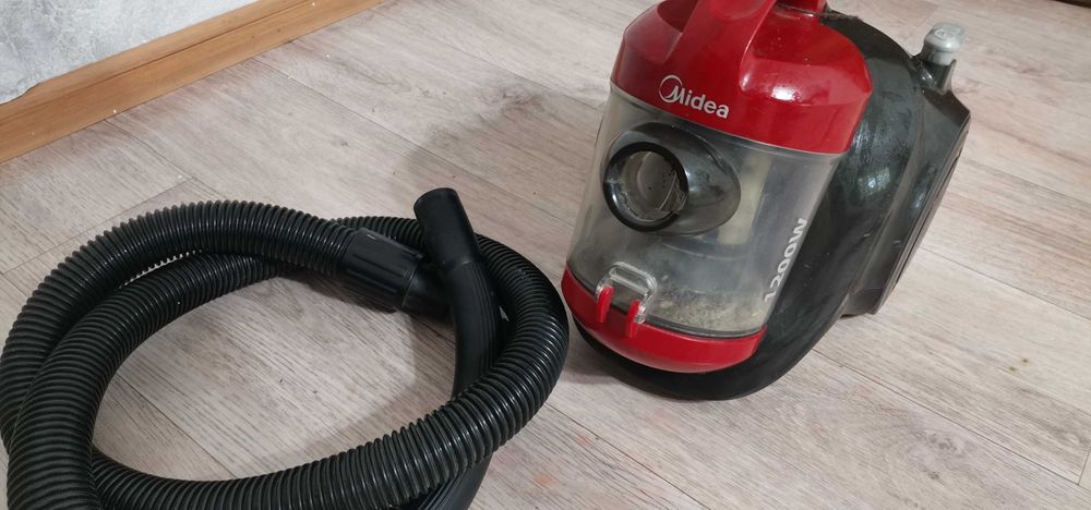 Продам пылесос, Медиа.