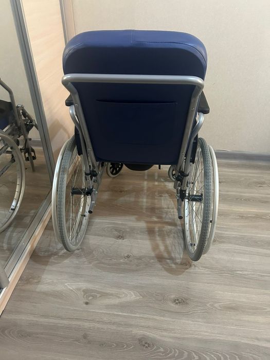 Продам инвалидную коляску