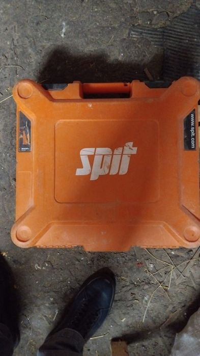 Pistol de cuie spit