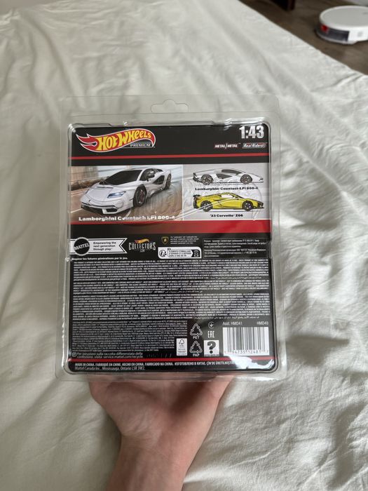 Hot Wheels Lamborghini Countach 1/43
