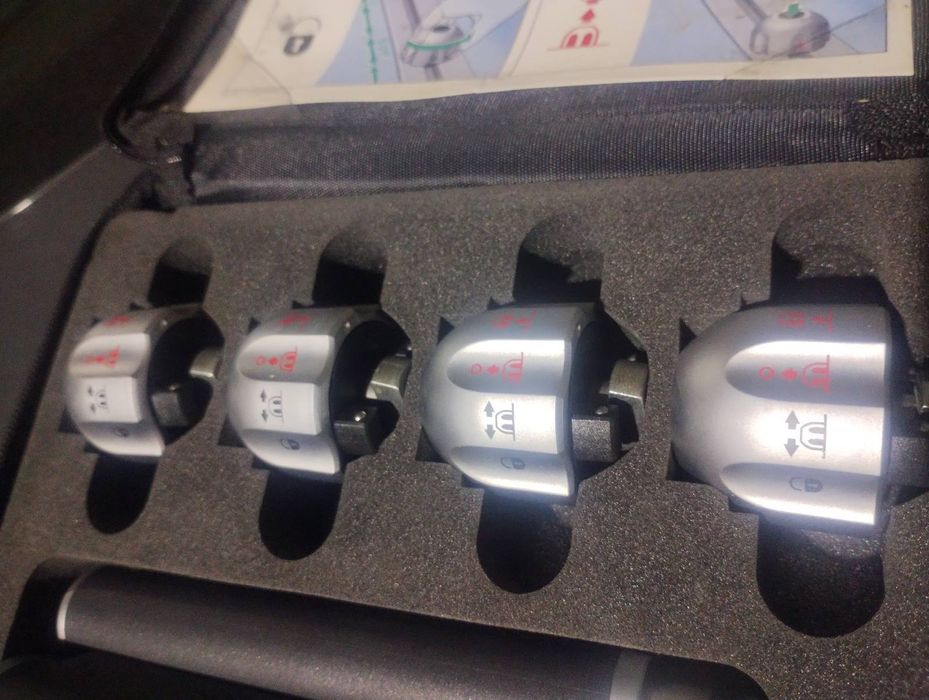 Продавам оригинален мерцедесов комплект за укрепване на товари