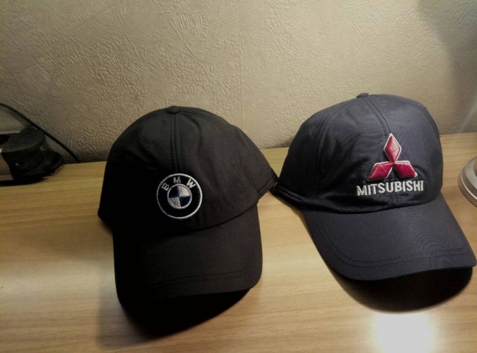 Зимни шапки с уши и козирка на автомобилни марки！