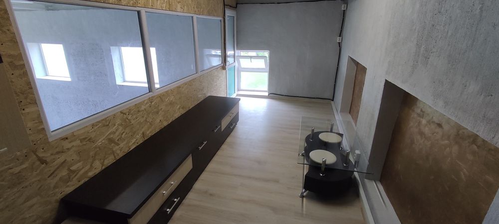 Hala 160 mp + birou + curte privată  900 mp + parcare – Acces A4