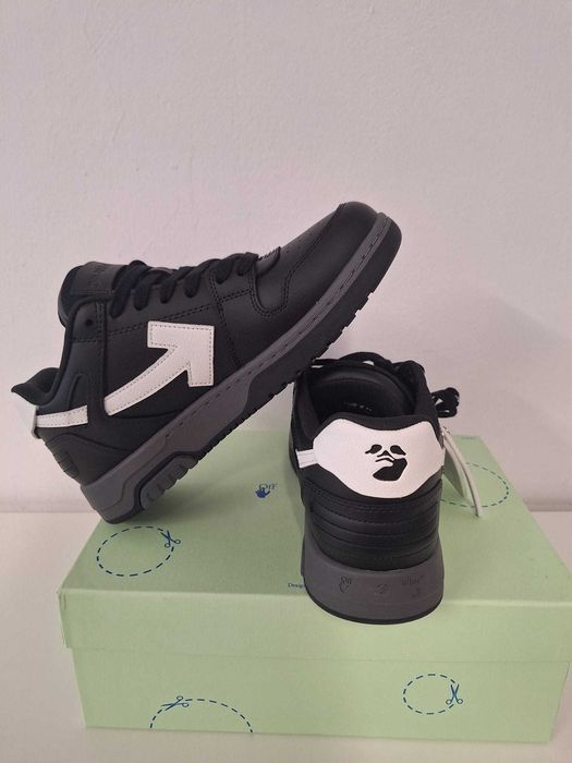 Adidasi Off-White Out of Office negri 39