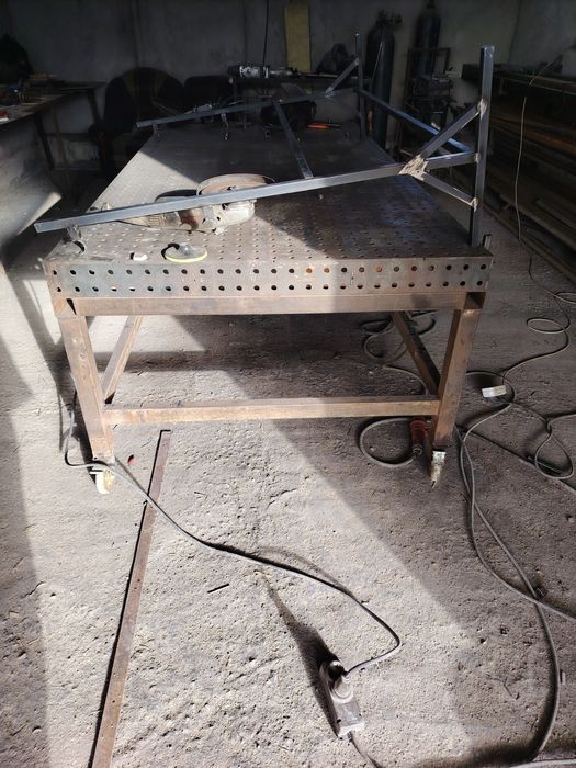 Продам сварочные столы и тиски
